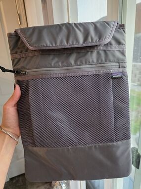 Patagonia Grey Refugio Padded laptop sleeve Case Like New!!